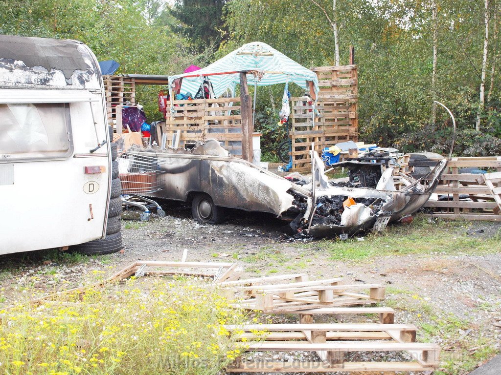 Wohnwagen ausgebrannt Koeln Muelheim Muelheimer Ring Piccoloministr P064.JPG